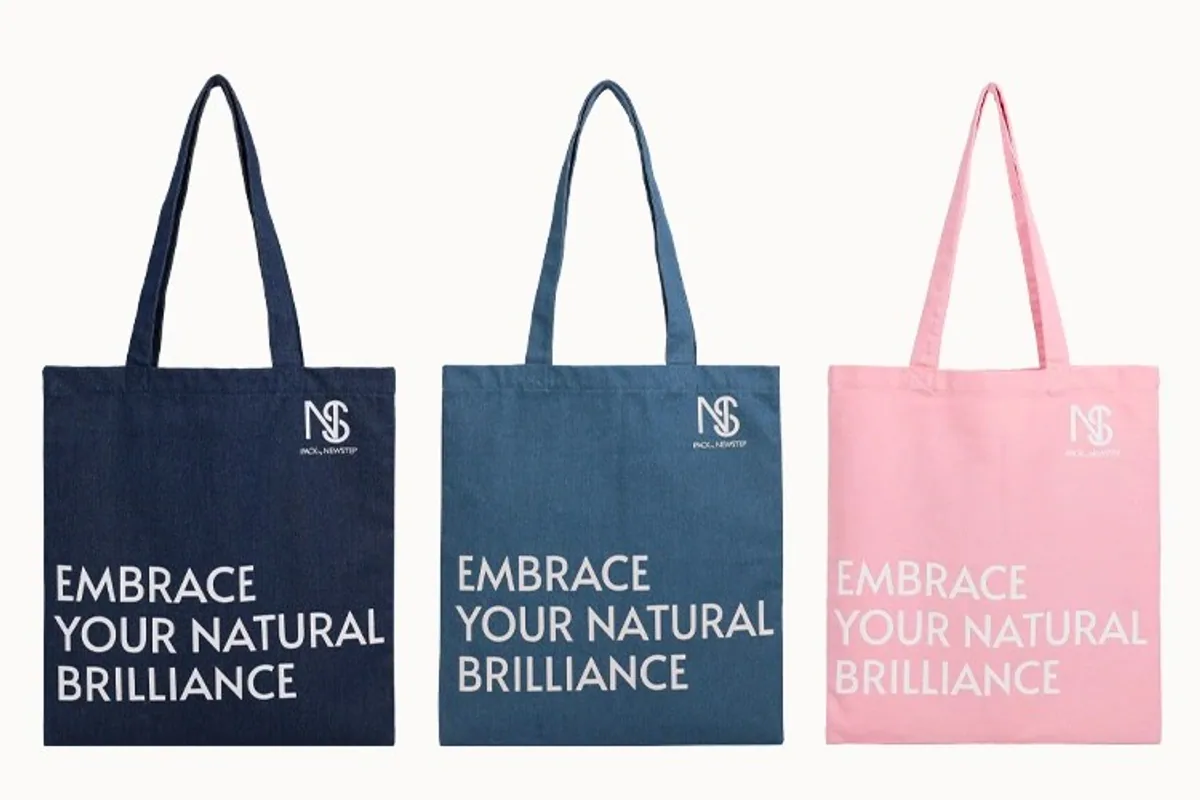 Custom cotton tote bags for fashion retail and promotions