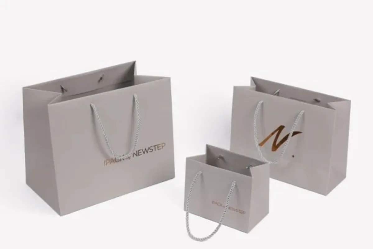 Custom paper shopping bags with rope handles